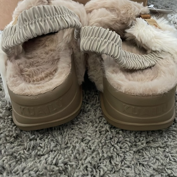 NWT Kuailu Women’s Beige Fuzzy Criss Cross Platform Slippers w/ Arch Support - 8 - Picture 3 of 9
